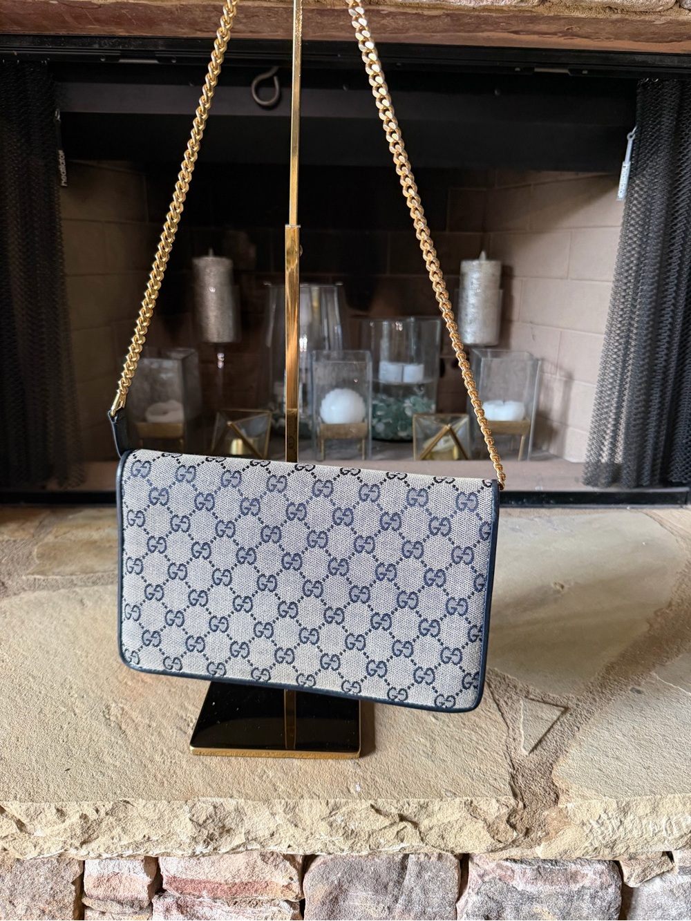 Gucci Blue GG Supreme Chain Shoulder Bag - Picture 3 of 8